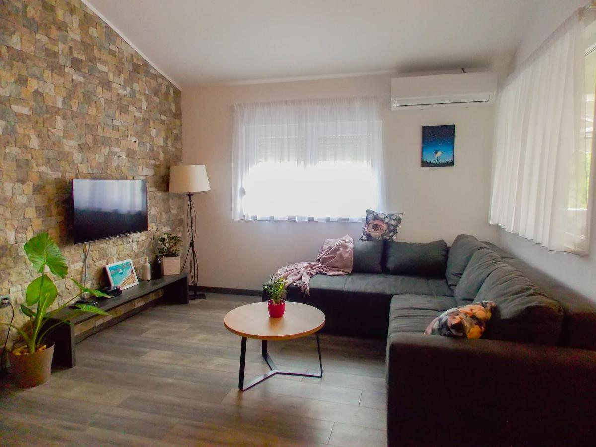 Apartman Bamboo Нин Екстериор снимка
